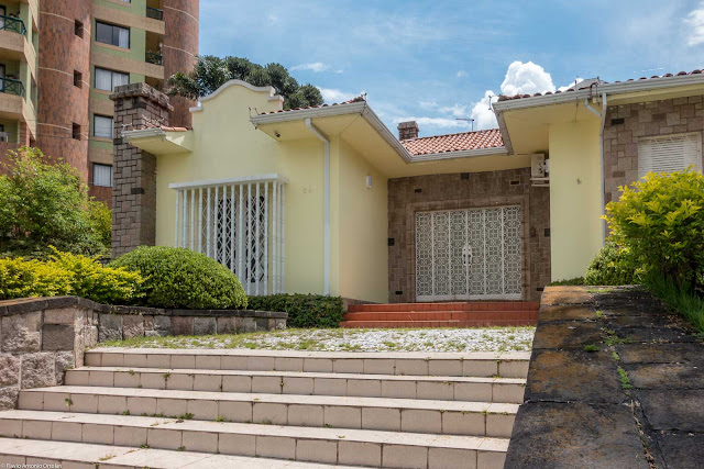 Casa em estilo neocolonial situada na Rua da Paz