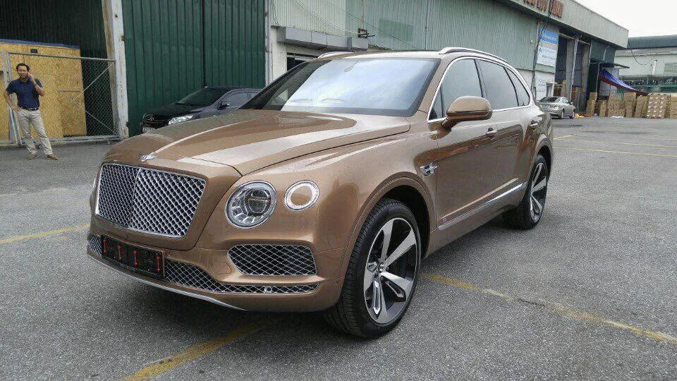 Siêu SUV Bentley Bentayga đầu tiên đã xuất hiện tại Việt nam