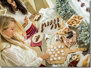 choosing-cookie-eat-cookie-two-girls-one-cookie