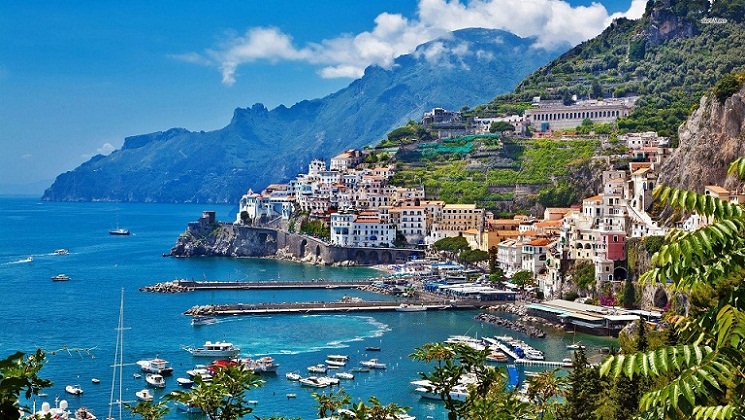  Amalfi, Jalan Raya dengan Pesona Laut Italia