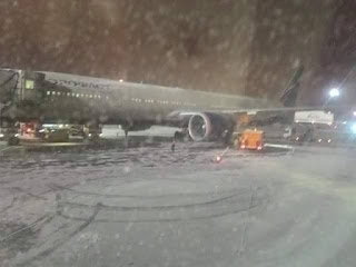 El aeropuerto de Moscow, nevando