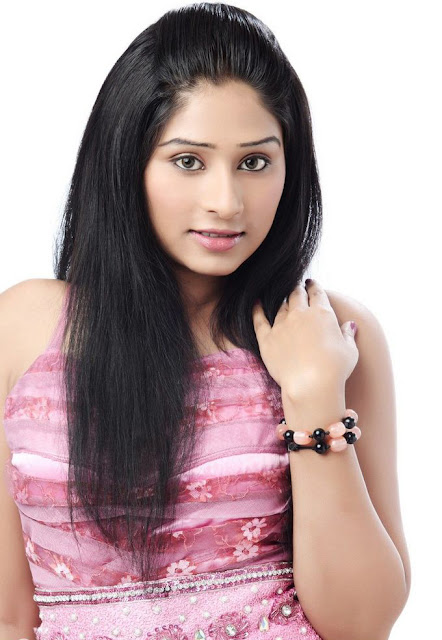 Laya, Telugu actress, radiates grace and beauty in her latest captivating picture.