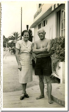 A Mãe com Pablo Picasso em Golf-Juan, Agosto de 1951