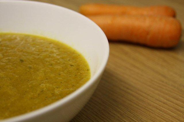 Sopa de zanahorias y cilantro