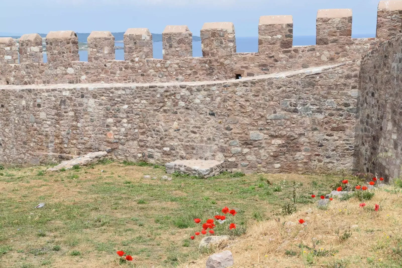 Σημαντικά ευρήματα από τις εργασίες αποκατάστασης του βορειοανατολικού περιβόλου του Κάστρου της Μυτιλήνης