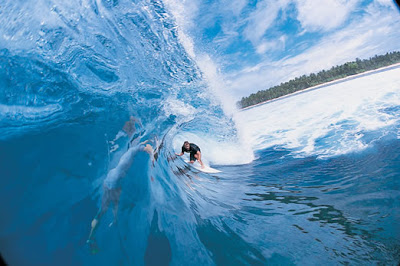 ombak dan selancar di kepulauan mentawai