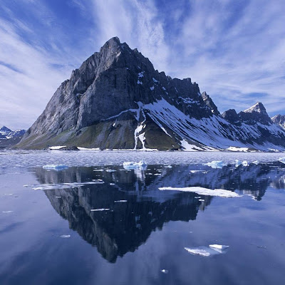 iPhone Wallpaper: Reflected Mountains