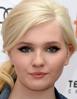 Woman with Pentagon face shape. Abigail Breslin, American actress.