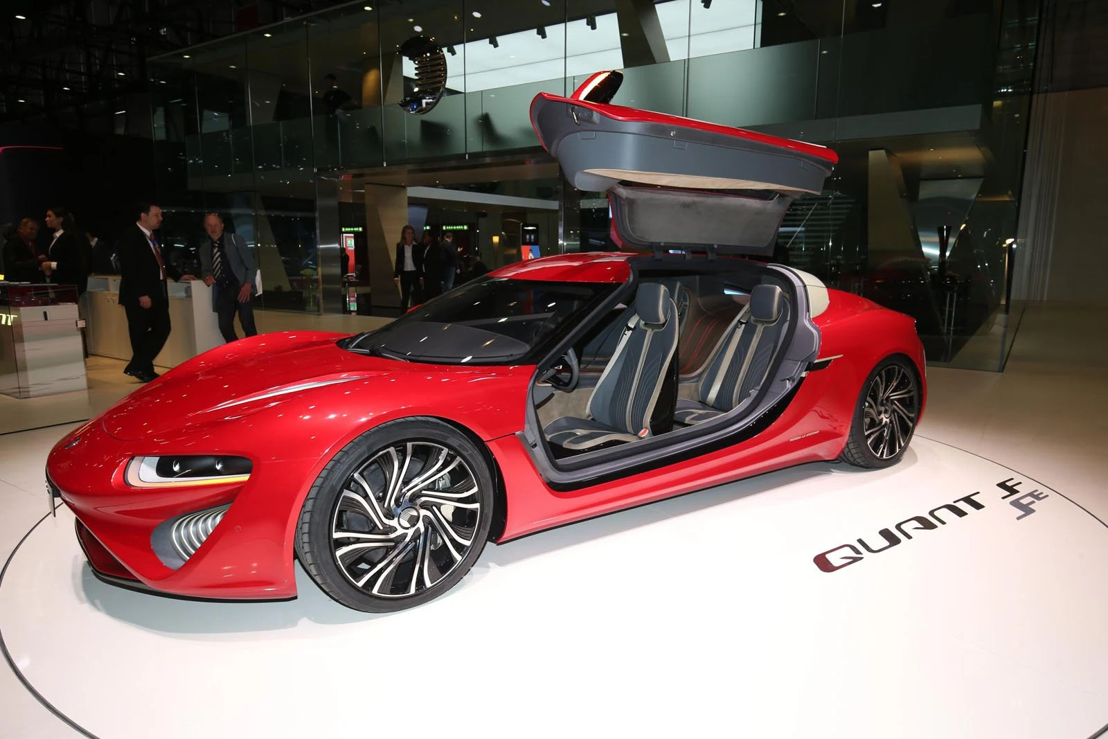 Mãn nhãn với dàn siêu xe hội tụ tại Geneva Motor Show 2016