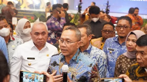 Duo Penghargaan Nasional Diterima Wako Hendri Septa Dari Mendag RI