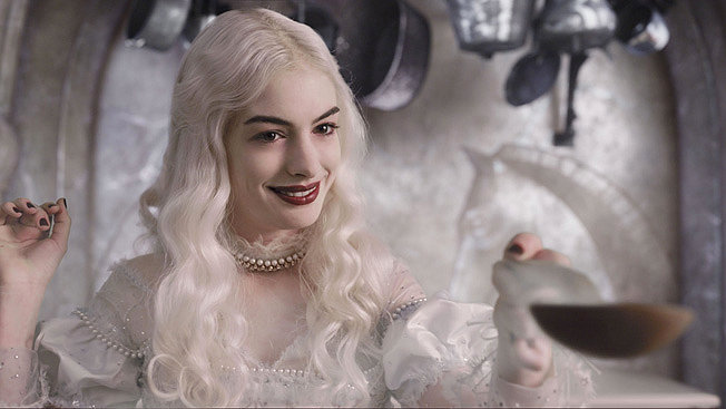 Alice In Wonderland Anne Hathaway White Queen. Anne Hathaway as the White