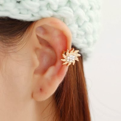 http://www.okajewelry.com/product/2665/Rhinestone-Sunflower-Cuff-Earring-Cartilage-Gold.html