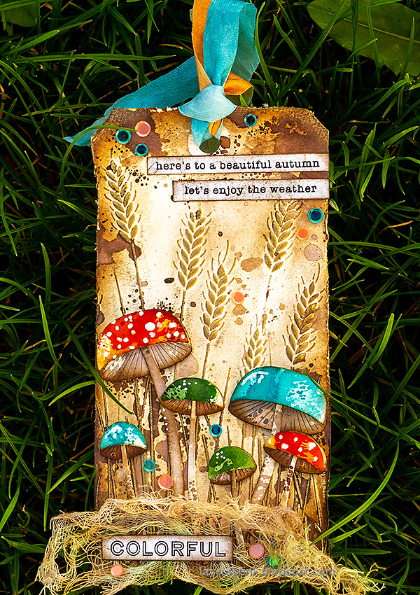 Layers of ink - Autumn tag with mushrooms tutorial by Anna-Karin Evaldsson.