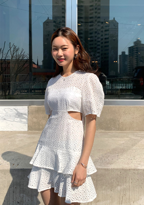 https://darkvictory.us/product/cutout-eyelet-lace-dress/36789/category/170/display/1/?utm_source=Kstylick&utm_medium=Referral&utm_campaign=CAFE24+VIRAL