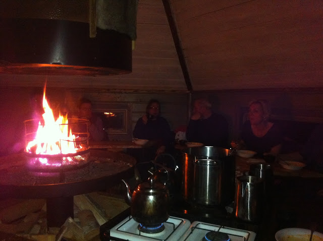 Lagerfeuer Hütte Schweden Schnee