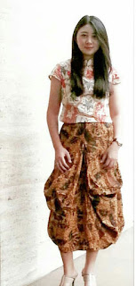 Inspirasi Model Gaun Batik Modern 14