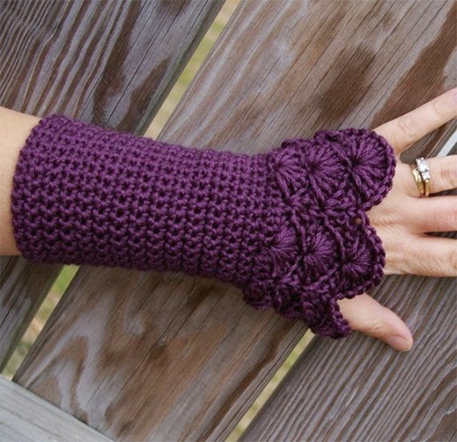 As we all know the season Winter is coming and in this season every lady desires to be looked fashionable and stylish, I think , all, are saying Yeah! Sure, we are talking about woolen, in fact let’s focus on your lovely manicured palms and nails, and doll them up with grace, let’s wear crochet gloves, shall we? Hang up those Gloves, you should make these designs very little work, as crochet gloves very less cumbersome, than the knitted counterparts as you look at them, many crochet gloves have very large dents on them as big dents are so cool and pretty, crochet gloves are knitted with one needle while all other knitting needs 2 needles, if it can go on with single hook then just one hook is good, crochet knitting do not take too time, in simple it take less time in knitting and you can make design as you need, The ease of making half finger gloves crochet patterns and styles can never be underestimated. Having said that, when you have more gloves crocheted than knitted, the versatility of the piece can be flaunted with almost everything in your wardrobe! it is very easy to DIY and wear as well as, Could you wear knitted gloves back to front? The answer is NO! However, if you are in a hurry to rush to work on a Monday and the air is nippy out there, you could blindly wear those chic crocheted babies and run out. No one would notice, because the adorable designs camouflage the error and create a fashion statement too. Pair them with pretty and chic accessories. Now what you are thinking about crochet gloves with or without fingers, now its upon you to select design and use it. 