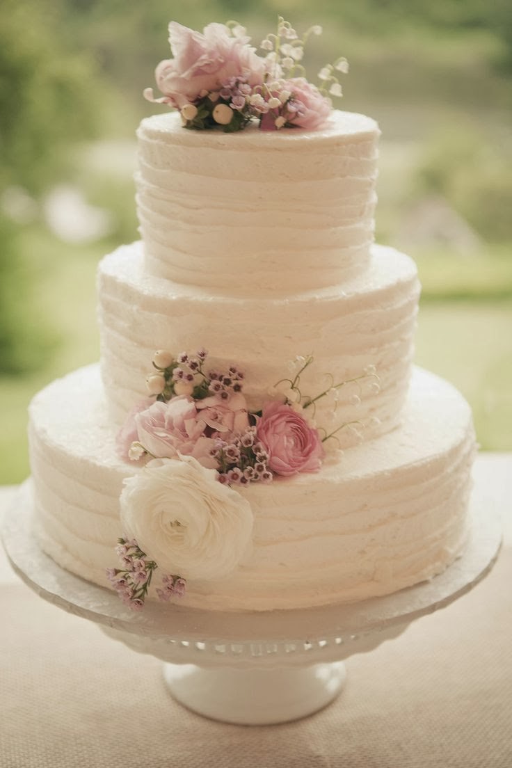 ADORED VINTAGE  10 Vintage  Inspired Wedding  Cakes  