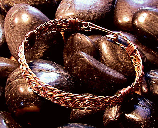 How to make a woven copper wire bracelet