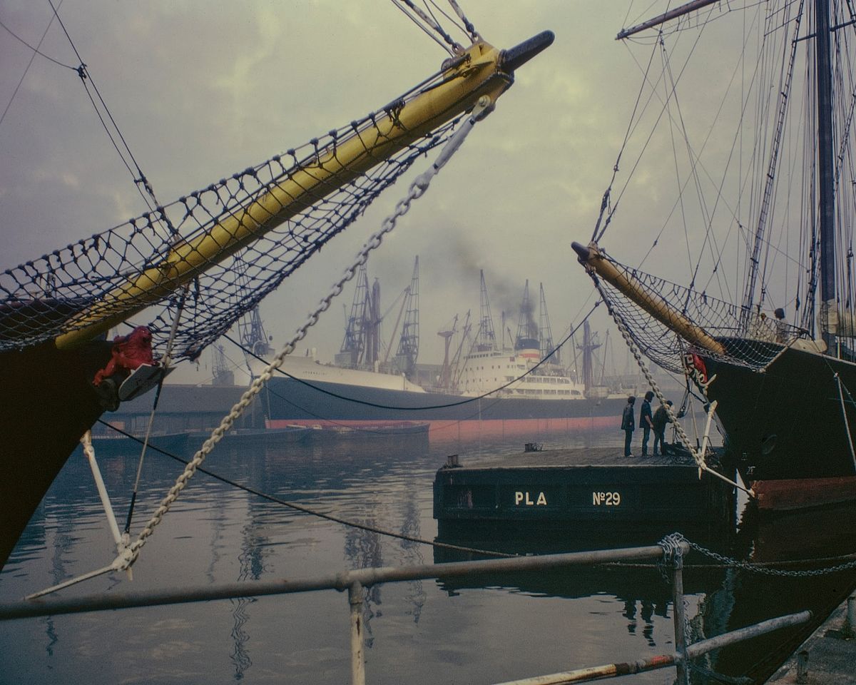 “the East End In Colour” Rare And Gorgeous Kodachrome Photographs Of