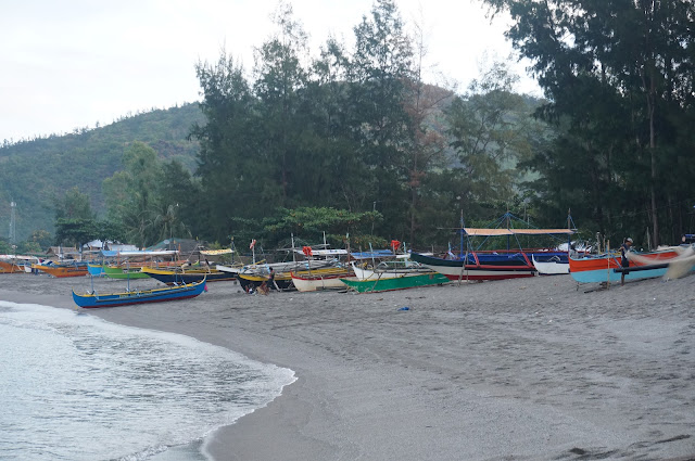 Typical fishing boats line the beach in the morning as some fishermen prepare their nets while others sort out the previous night’s catch.