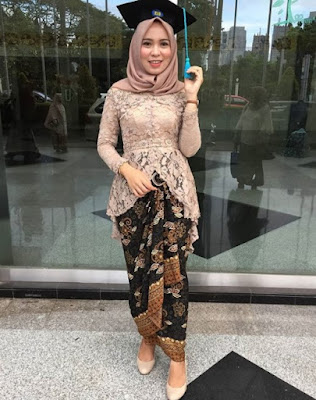 model kebaya wisuda berjilbab terbaru