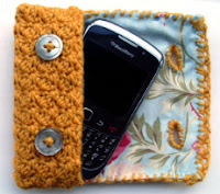 http://translate.google.es/translate?hl=es&sl=en&tl=es&u=http%3A%2F%2Fcultofcrochet.wordpress.com%2F2011%2F05%2F26%2Fvintage-phone-case%2F