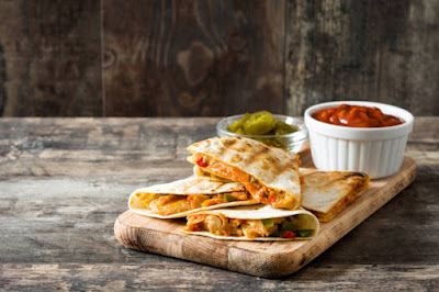 طريقة عمل كاساديا الدجاج الوصفة المكسيكيه اللذيذة Quesadilla chicken