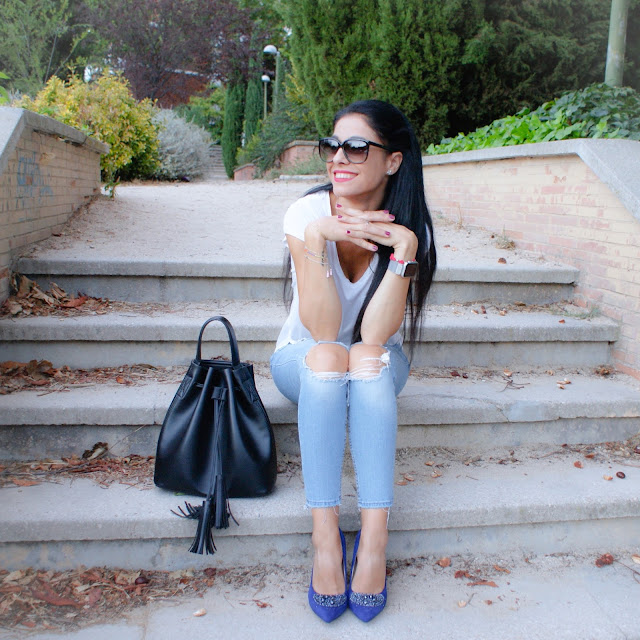 BLOG MODA LA CAPRICHOSSA, LOOK Blue shoes & Ripped Jeans