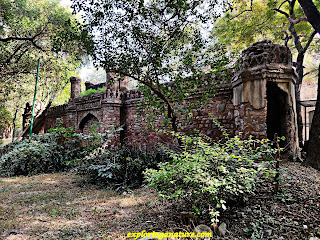 Bage Aalam Ka Gumbad at Hauz Khash