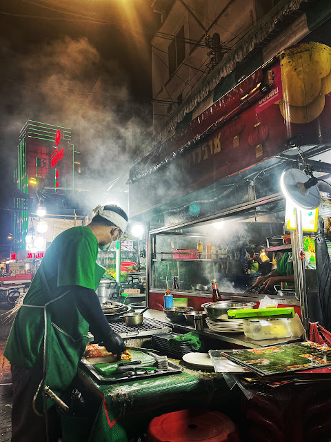 the chef preparing food at Fikeaw's outdoor kitchen