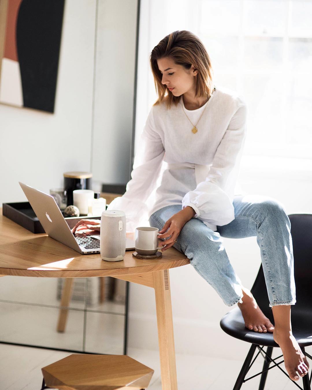 Best White Linen Tops — Australian Blogger and Designer Talisa Sutton Summer Outfit Idea — White Linen Top, Gold Medallion Necklace, and Classic Straight-Leg Jeans