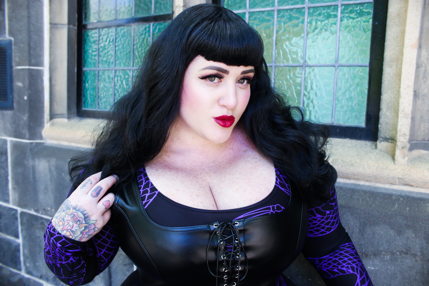 Curvy fall clothes.  Gothic outfits, Plus size fashion, Plus size