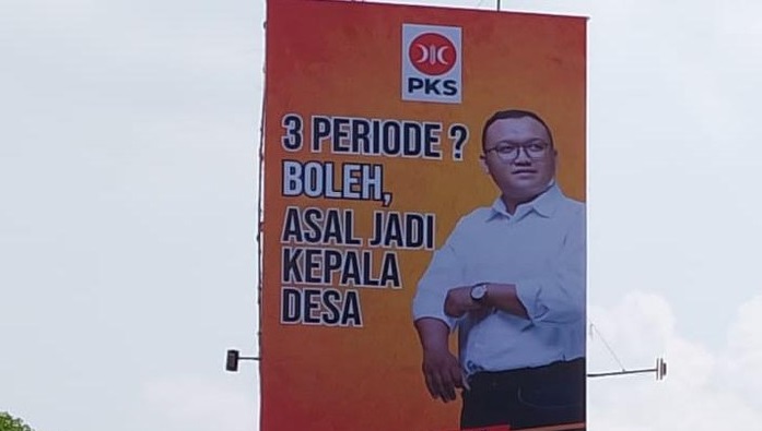 Jubir PKS Pasang Billboard '3 Periode Boleh Asal Jadi Kades'