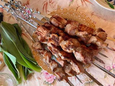 Brochettes de bœuf braai (barbecue) avec sauce épicée aux cacahuètes