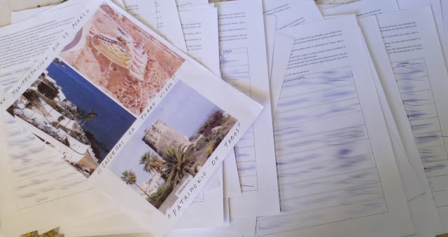 Los vecinos de Torremuelle entregan cerca de 1000 firmas para la retirada del enfoscado blanco del entorno de la Torre