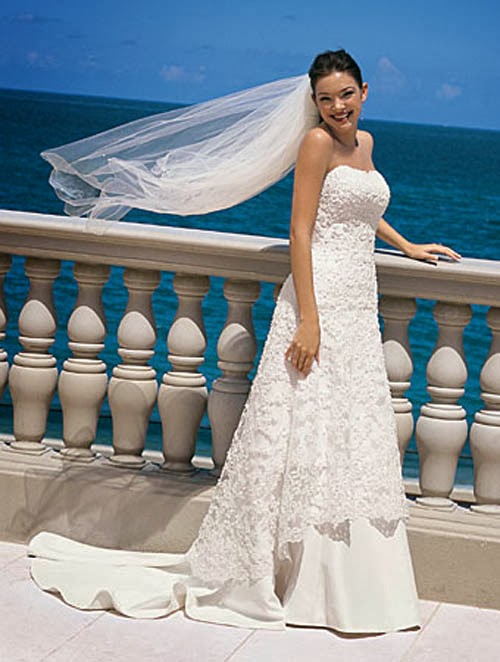 Beach and Lace Wedding Dresses - Your Simple Choice to Your Beach Wedding