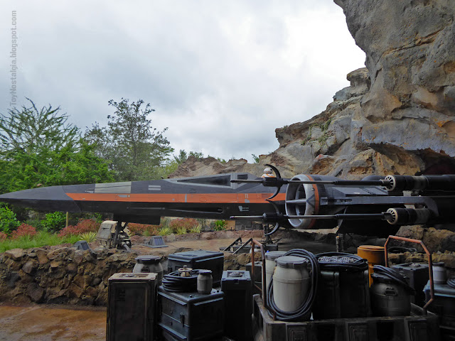 Rise Of The Resistance STAR WARS: Galaxy's Edge  - Walt Disney World Poe Demeron X-wing