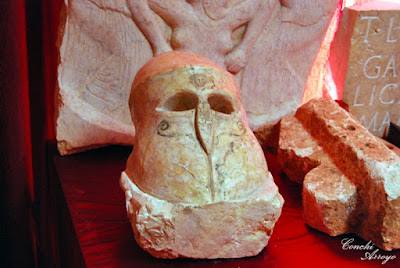 Máscara de soldado romano en piedra