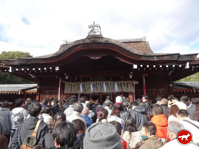 Prière du 1er janvier dans un temple shintoïste à Kyoto au Japon