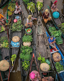 Pasar Terapung LokBaintan Menjadi Legenda Pasar Melintasi Sungai