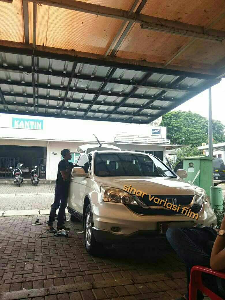 SPESIALIS KACA FILM DAN CUTTING STICKER UNTUK MOBIL DAN KACA GEDUNG KACA FILM JOMBANG SERUA KEDAUNG CIPUTAT