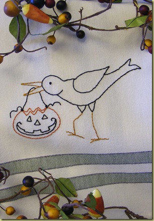 516_FreebieTrickOrTreatCrow