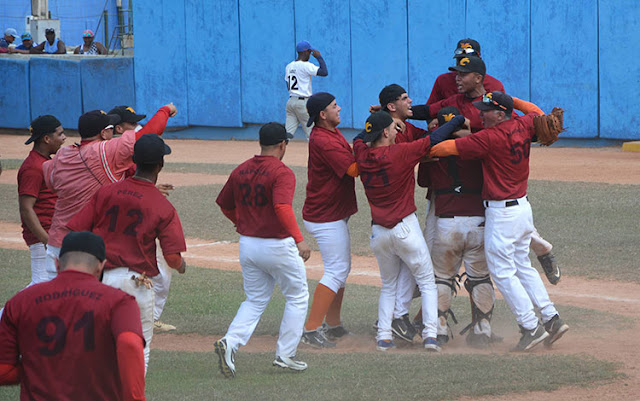 Ahora los muchachos, después de dejar a La Habana con las ganas, partirán rumbo a Canadá para un certamen preparatorio, y posteriormente saldrán en septiembre con el mismo destino para intervenir en el Mundial de la categoría. Foto: Osvaldo Gutiérrez 