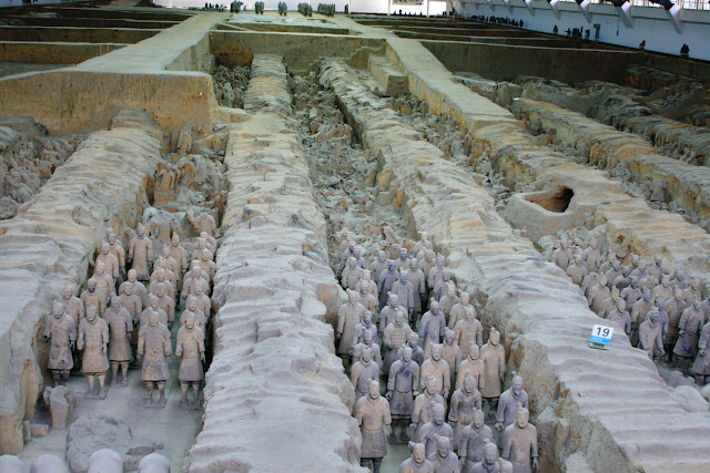 Terracotta warrior. The tomb of Emperor Qin Shi Huang. Xi'an. China. Терракотовый воин. Гробница императора Цинь Шихуанди. Сиань. Китай.