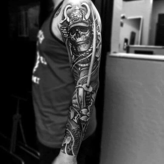 100 mangas de tatuagens para homens