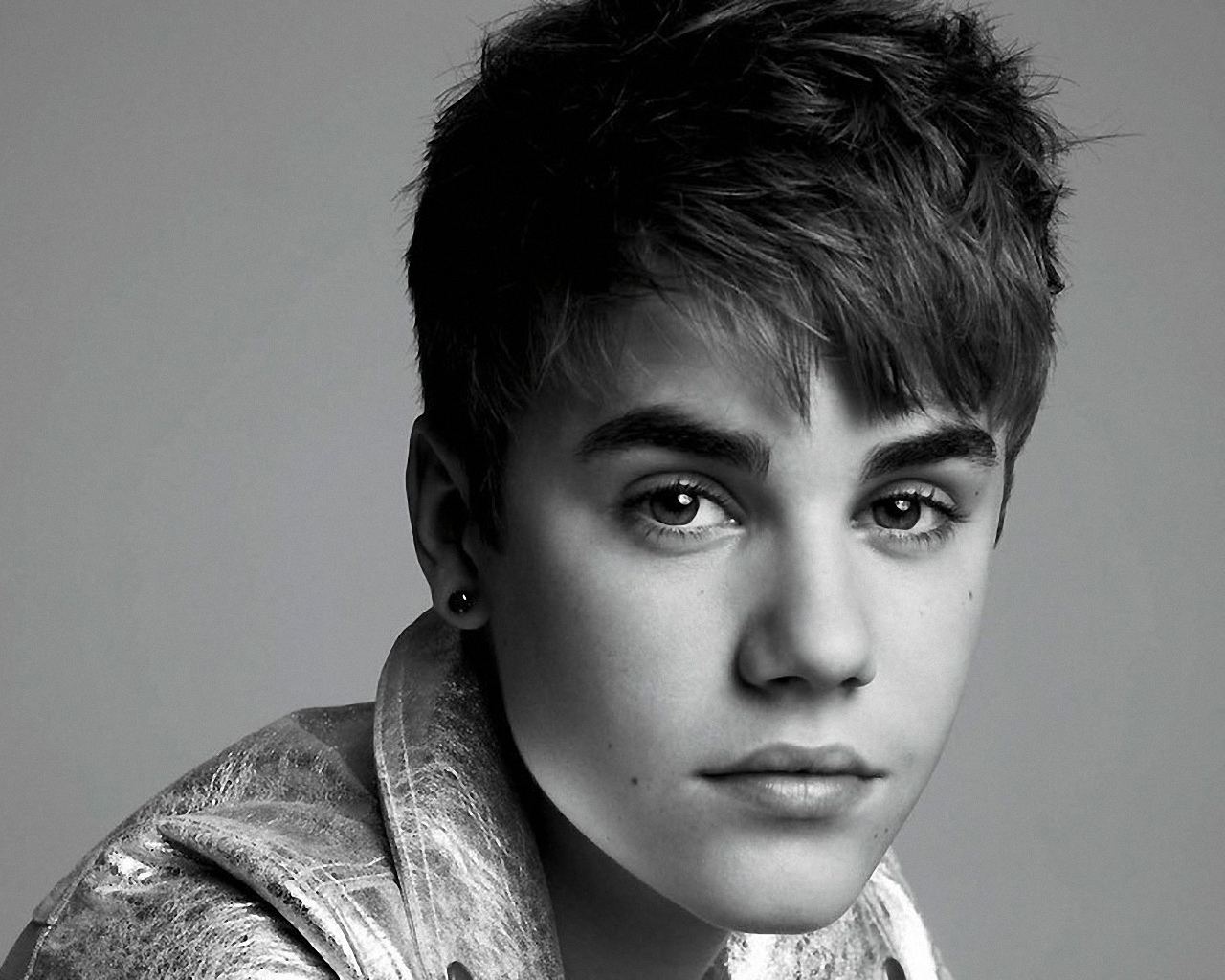 entertainment club: Justin Bieber Profile And Wallpapers 2011