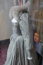 Mary Queen of Scots Queen Elizabeth costume