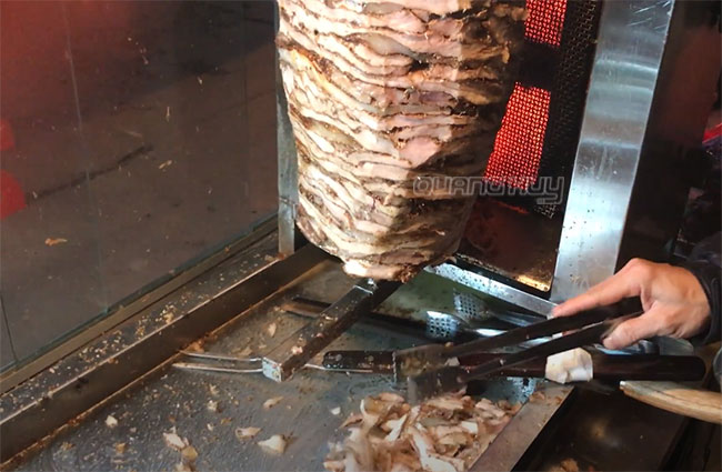 Thịt nướng Doner Kebab kẹp bánh mì