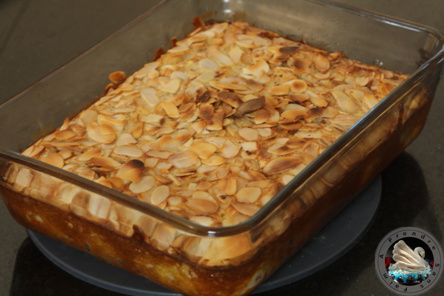 Clafoutis d'abricots pralinés aux amandes en vidéo